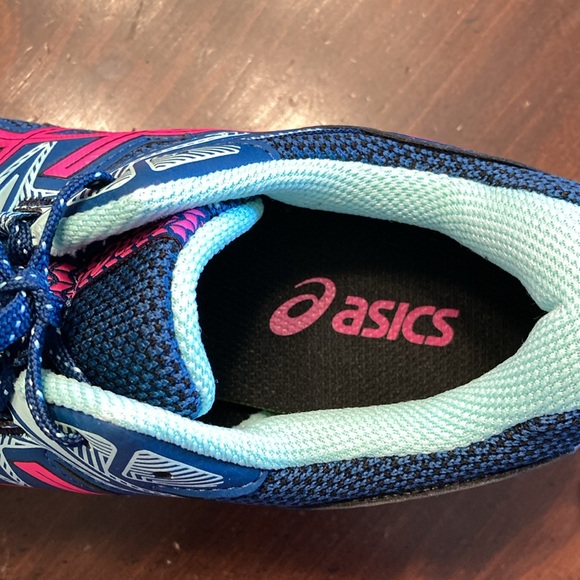 ASCIC TENNIS SHOES - Picture 6 of 7